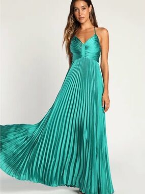 Lulu's Kelly Green Dreaming in Color Pleated Satin Maxi Dress